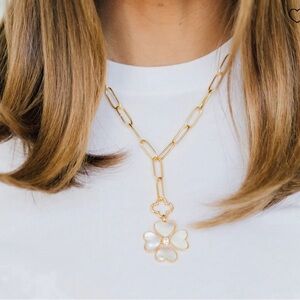 ✨ ASHA Mother-of-Pearl Clover & Heart Pendant Necklace – Gold Tone Chain